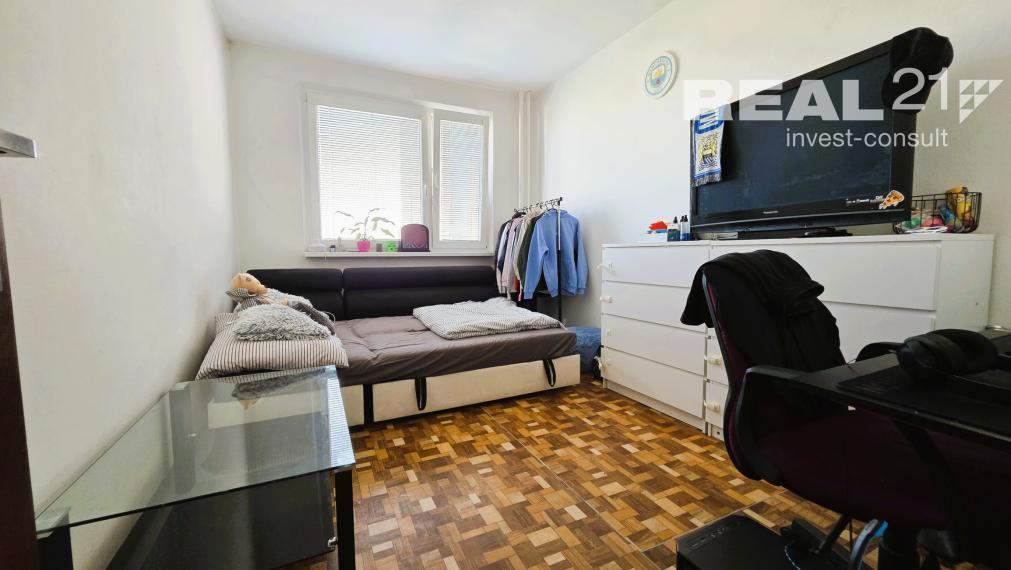 Pekný 3 izbový byt v pôvodnom stave na sídlisku Rozkvet s krásnym výhľadom.