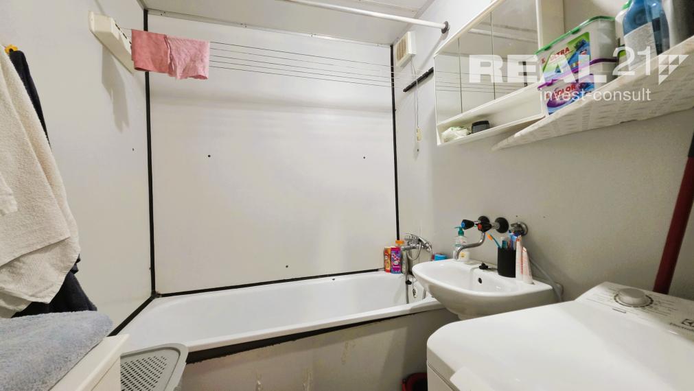 Pekný 3 izbový byt v pôvodnom stave na sídlisku Rozkvet s krásnym výhľadom.