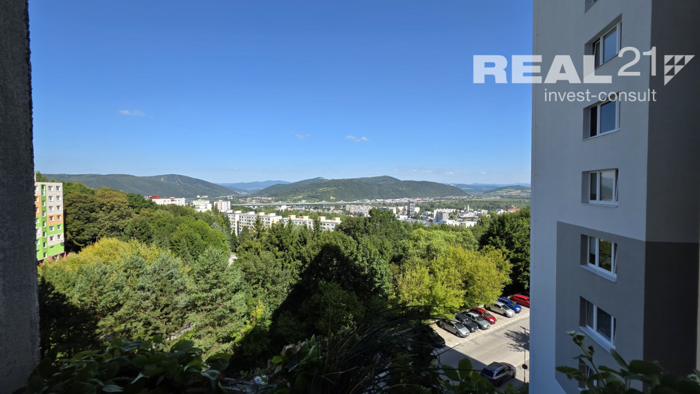 Rezervované!Pekný 3 izbový byt v pôvodnom stave na sídlisku Rozkvet s krásnym výhľadom.