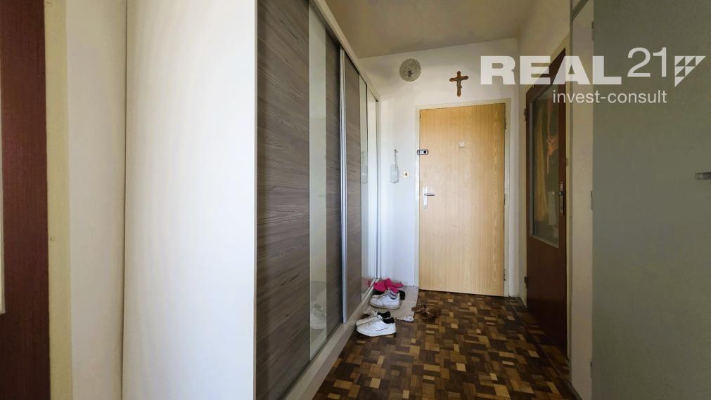 Pekný 3 izbový byt v pôvodnom stave na sídlisku Rozkvet s krásnym výhľadom.