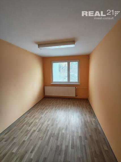 Ponúkame na prenájom 3 izbový nebytový priestor na sídlisku Hliny.