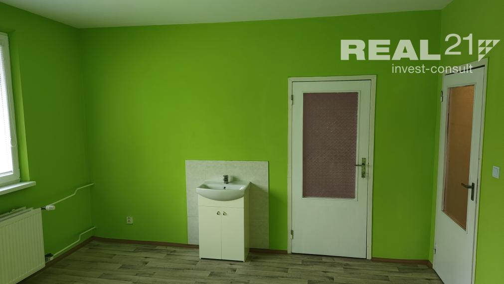 Ponúkame na prenájom 3 izbový nebytový priestor na sídlisku Hliny.