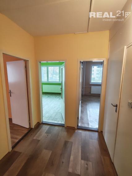 Ponúkame na prenájom 3 izbový nebytový priestor na sídlisku Hliny.