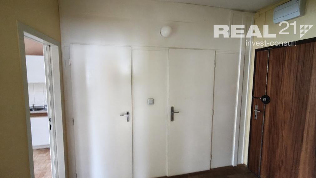 Ponúkame na prenájom 3 izbový nebytový priestor na sídlisku Hliny.