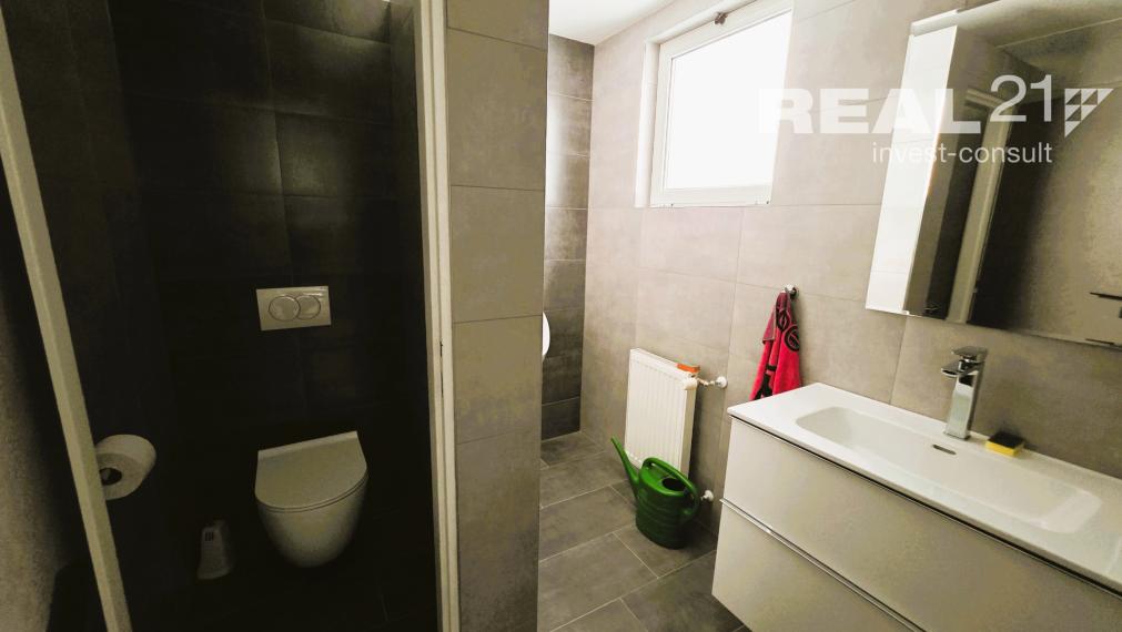 Ponúkame na predaj výrobno - skladové priestory v Podvaží.