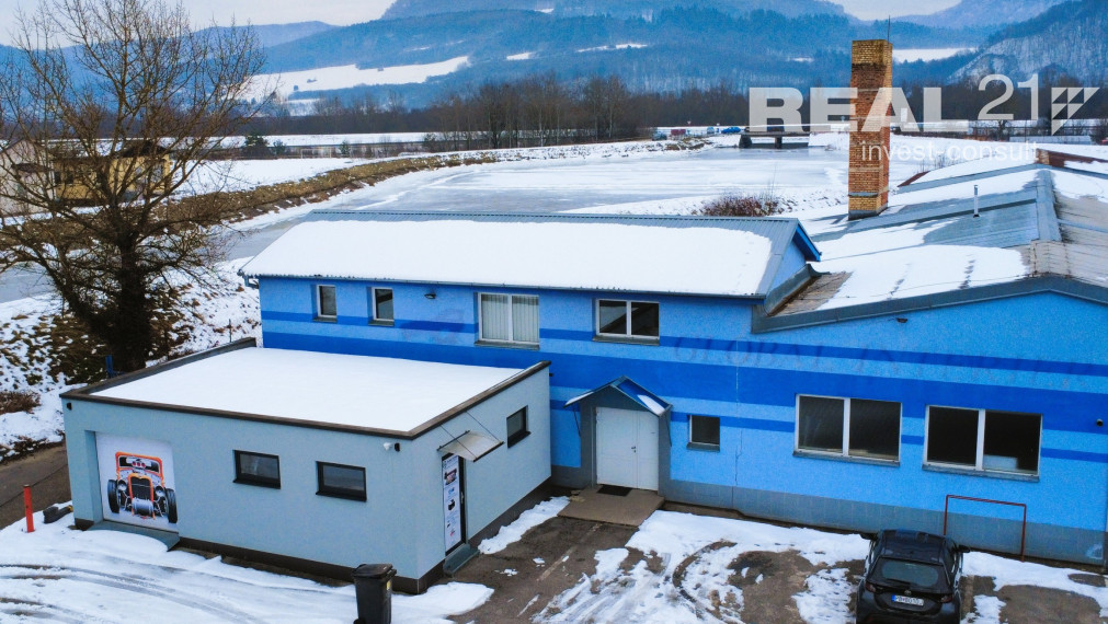 Ponúkame na predaj výrobno - skladové priestory v Podvaží. Možnosť predaja celej firmy.