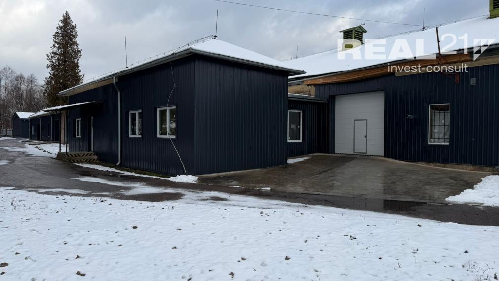 Moderné zrekonštruované výrobno-skladové haly na prenájom.