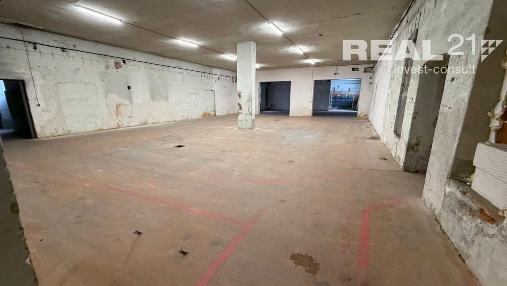 Moderné zrekonštruované výrobno-skladové haly na prenájom.