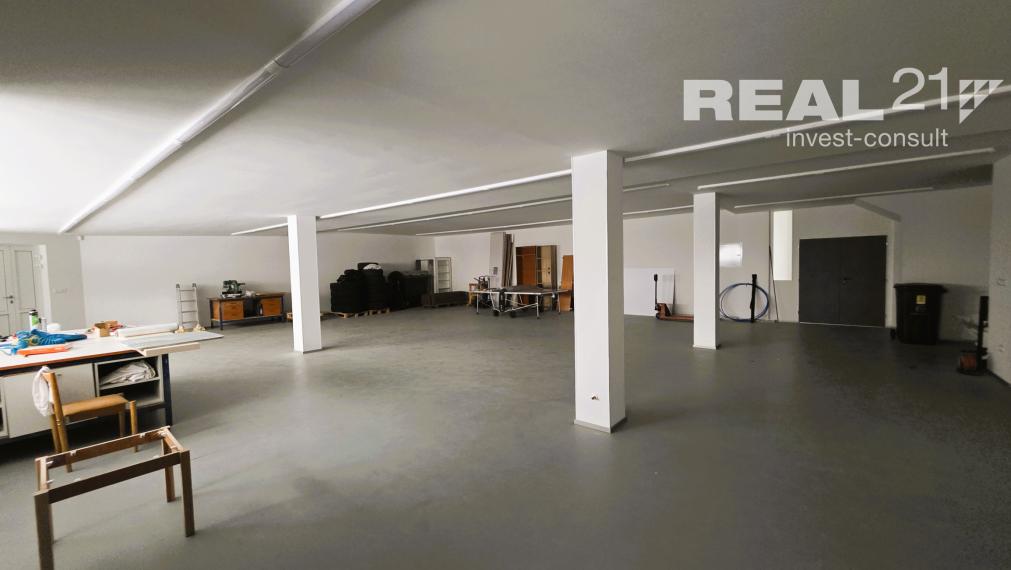 Výrobno - skladové priestory na predaj v Podvaží. Možnosť predaja celej firmy.