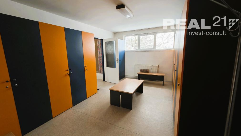 Výrobno - skladové priestory na predaj v Podvaží. Možnosť predaja celej firmy.