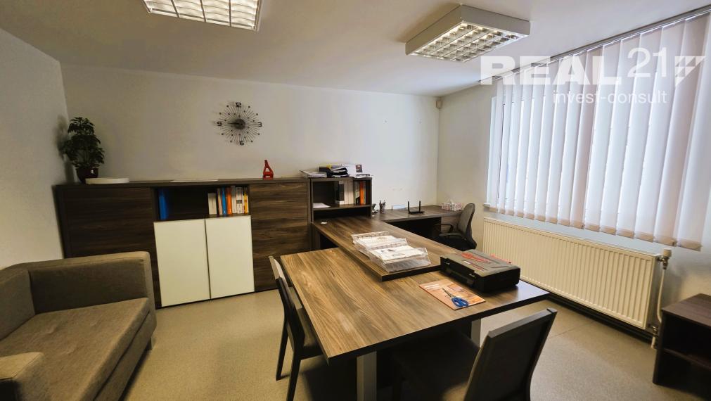 Výrobno - skladové priestory na predaj v Podvaží. Možnosť predaja celej firmy.