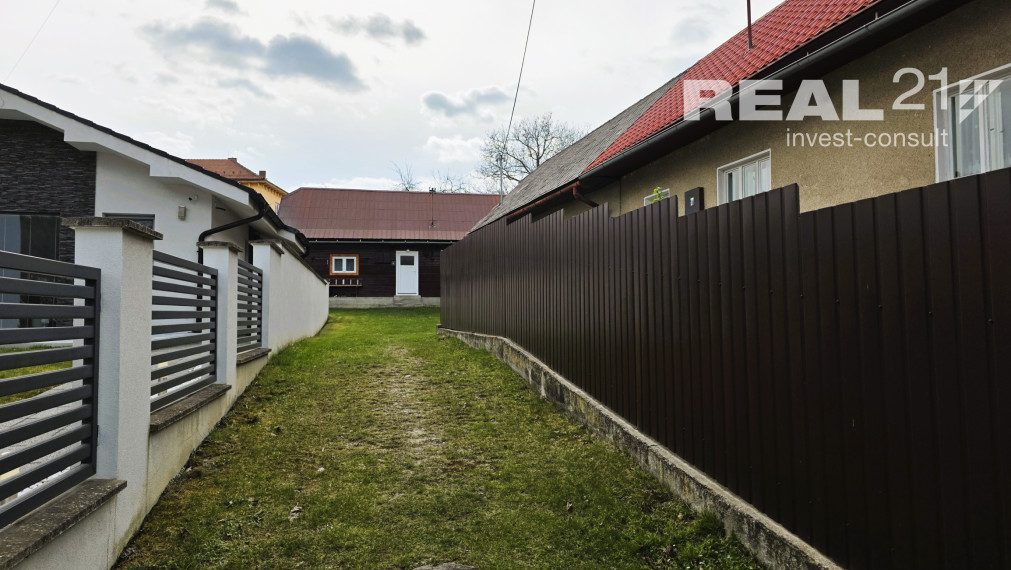 Na predaj útulný vidiecky domček v obci Papradno – ideálny na chalupárčenie alebo pokojné bývanie