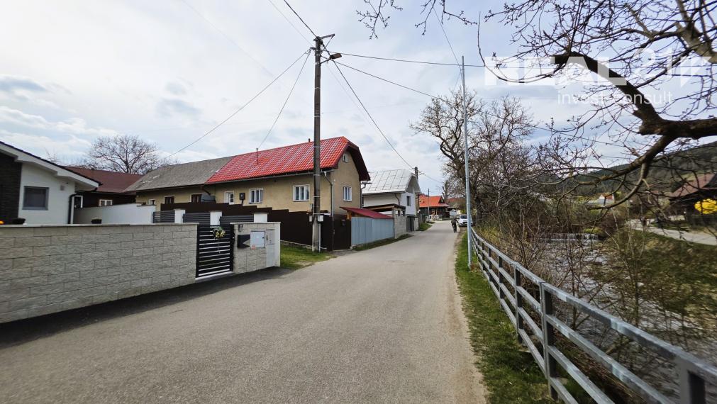 Na predaj útulný vidiecky domček v obci Papradno – ideálny na chalupárčenie alebo pokojné bývanie