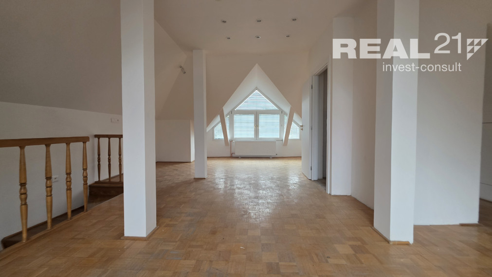 Moderné administratívne priestory v centre mesta. Železničná ulica.