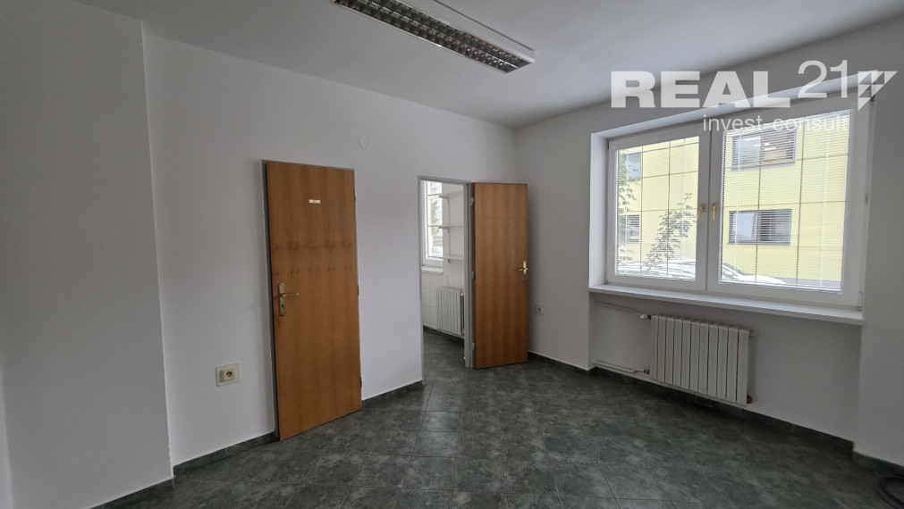 Moderné administratívne priestory v centre mesta. Železničná ulica.