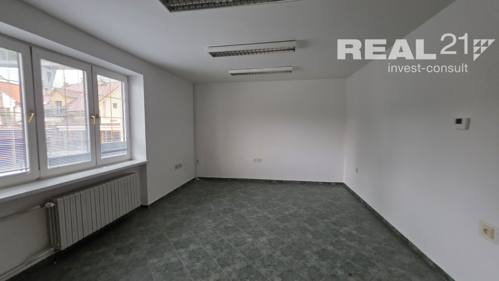 Moderné administratívne priestory v centre mesta. Železničná ulica.
