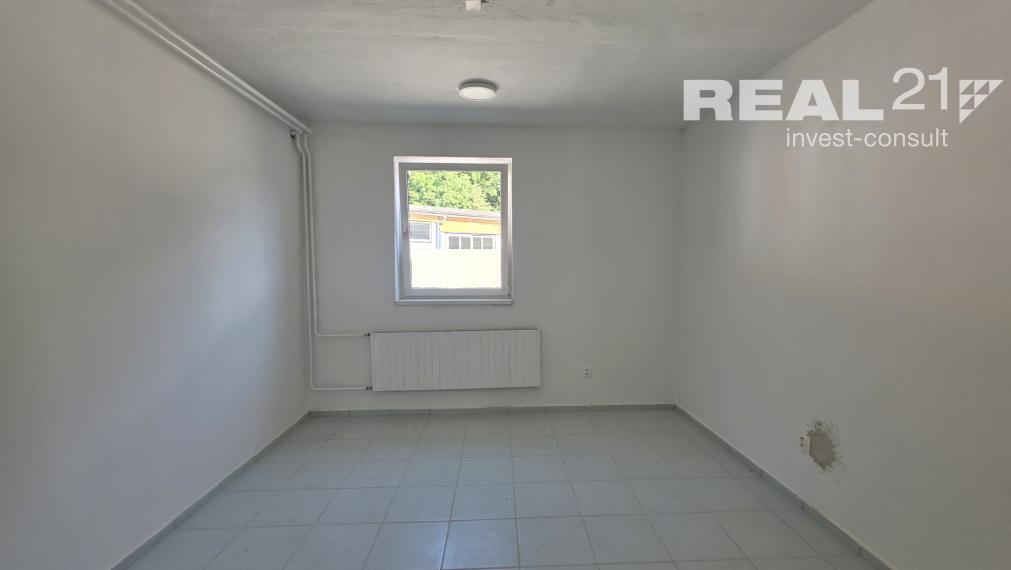 Prenájom výrobnej haly s administratívou – 317 m²