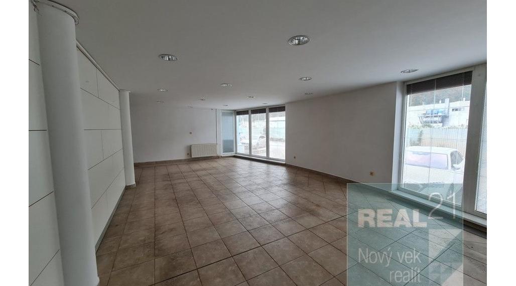 Ponúkame na prenájom obchodný priestor v Považskom Podhradí.