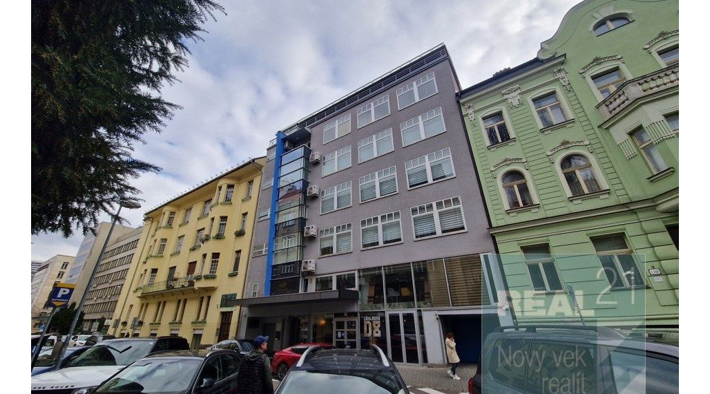 Exkluzívne u nás. Ponúkame na prenájom moderné nadštandardné administratívne priestory na Dobrovičovej ulici 8. v Bratislave.