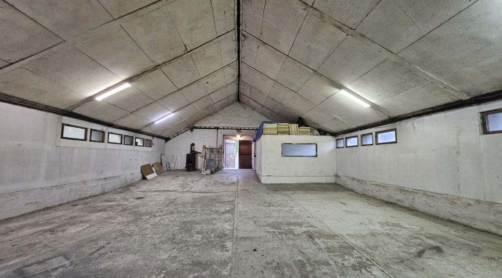 Staršia hala s kanceláriou v Šebešťanovej