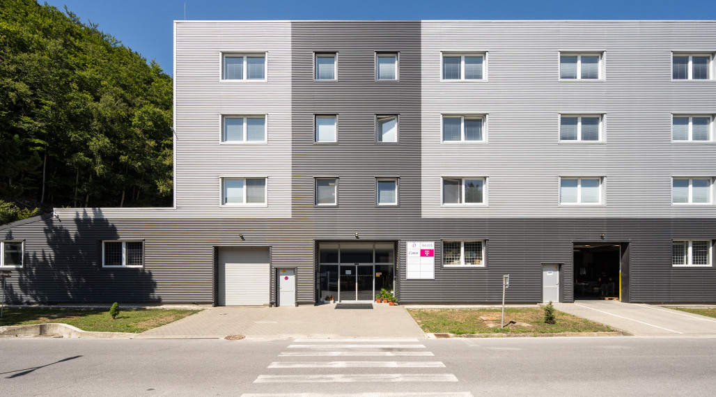 Moderné administratívne a skladové priestory na prenájom.