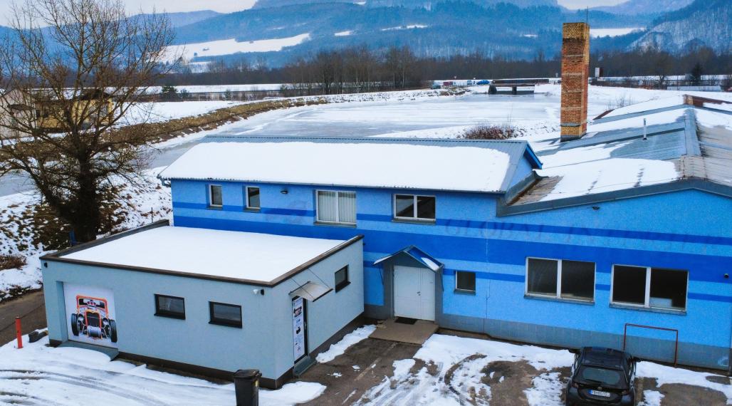 Ponúkame na predaj výrobno - skladové priestory v Podvaží.