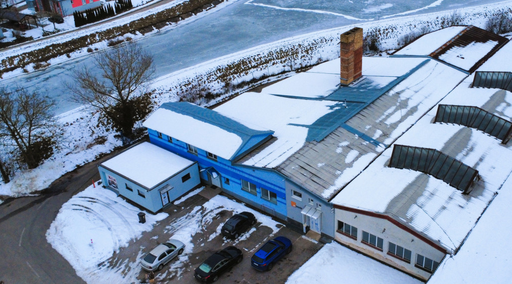 Ponúkame na predaj výrobno - skladové priestory v Podvaží. Možnosť predaja celej firmy.