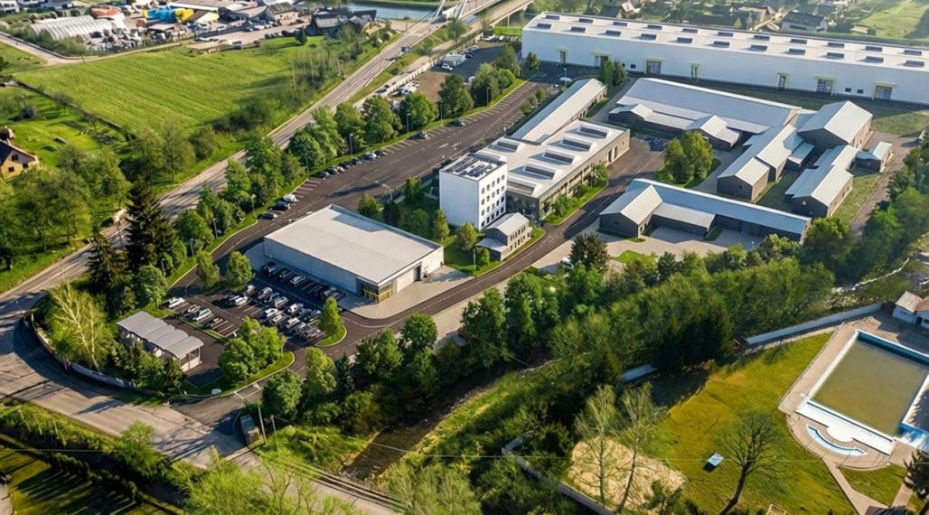 Moderné zrekonštruované výrobno-skladové haly na prenájom.