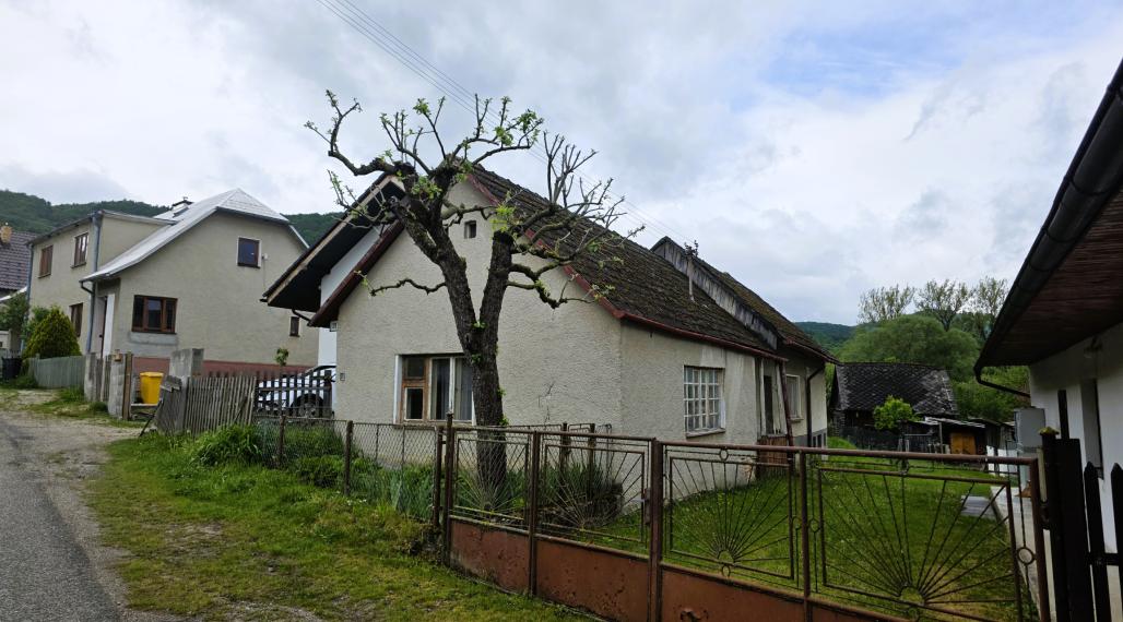 Na predaj starší rodinný dom v srdci malebnej obce Podskalie