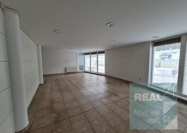 Ponúkame na prenájom obchodný priestor v Považskom Podhradí.