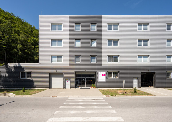 Moderné administratívne a skladové priestory na prenájom.