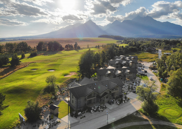 Exkluzívny 3 izbový apartmán s výhľadom na Lomnický štít priamo v srdci golfového areálu Black Stork – Veľká Lomnica. Možný odpočet DPH.