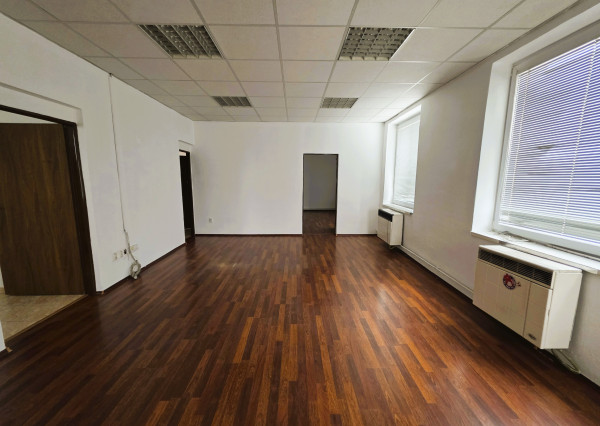 Obchodný priestor na Štefánikovej ulici pri kruháči.