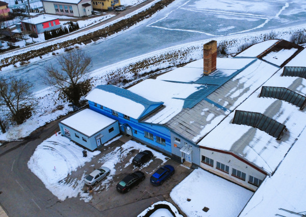 Ponúkame na predaj výrobno - skladové priestory v Podvaží. Možnosť predaja celej firmy.