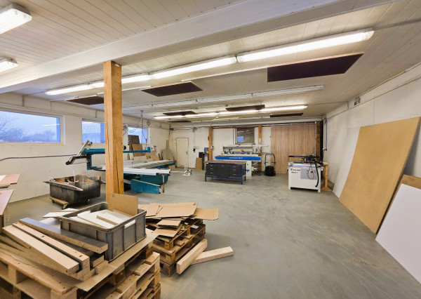 Výrobno - skladové priestory na predaj v Podvaží. Možnosť predaja celej firmy.