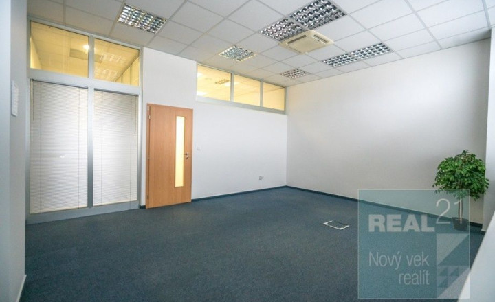 Ponúkame na prenájom administratívne priestory v centre mesta.