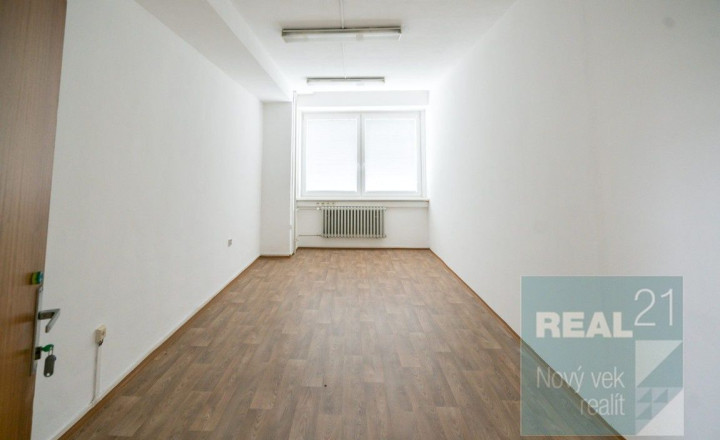 Ponúkame na prenájom administratívne priestory v centre mesta. - fotografia 5