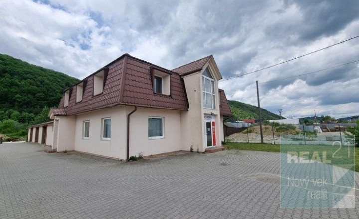 Exkluzívne u nás. Ponúkame na prenájom administratívne priestory s kompletným vybavením. - fotografia 1
