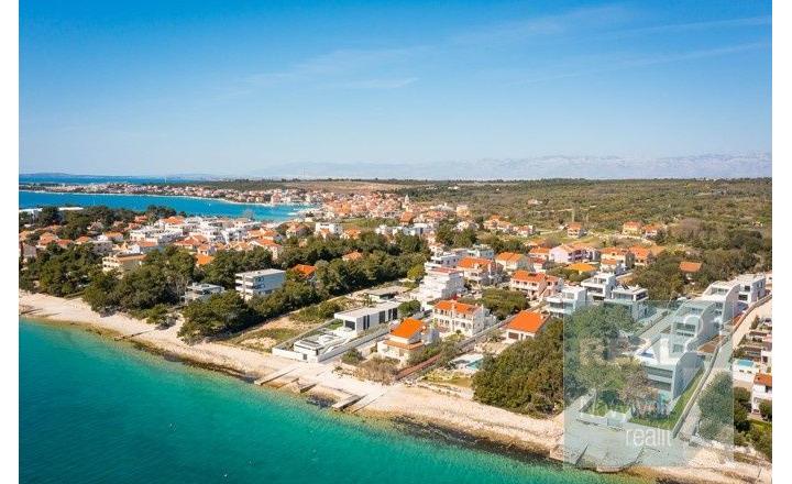 Ponúkame na predaj exkluzívnu modernú vilu nachádzajúcu sa v malebnom prímorskom mestečku Petrčane. - fotografia 20