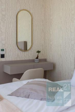 Ponúkame na predaj exkluzívnu modernú vilu nachádzajúcu sa v malebnom prímorskom mestečku Petrčane. - fotografia 35