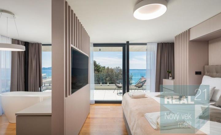 Ponúkame na predaj exkluzívnu modernú vilu nachádzajúcu sa v malebnom prímorskom mestečku Petrčane. - fotografia 36