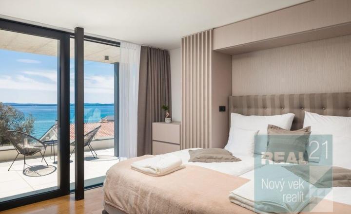 Ponúkame na predaj exkluzívnu modernú vilu nachádzajúcu sa v malebnom prímorskom mestečku Petrčane. - fotografia 37