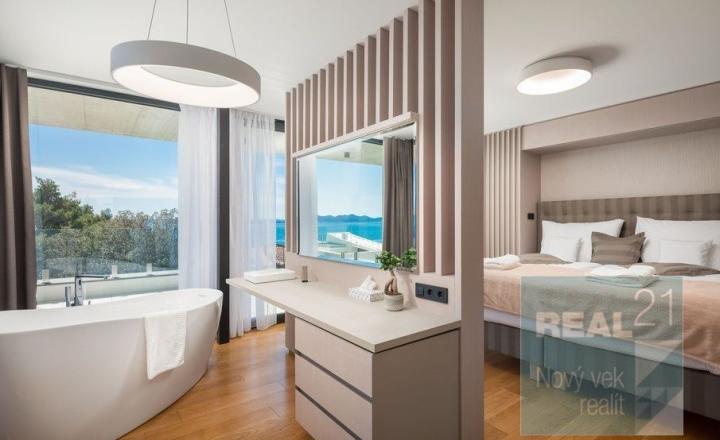 Ponúkame na predaj exkluzívnu modernú vilu nachádzajúcu sa v malebnom prímorskom mestečku Petrčane. - fotografia 38
