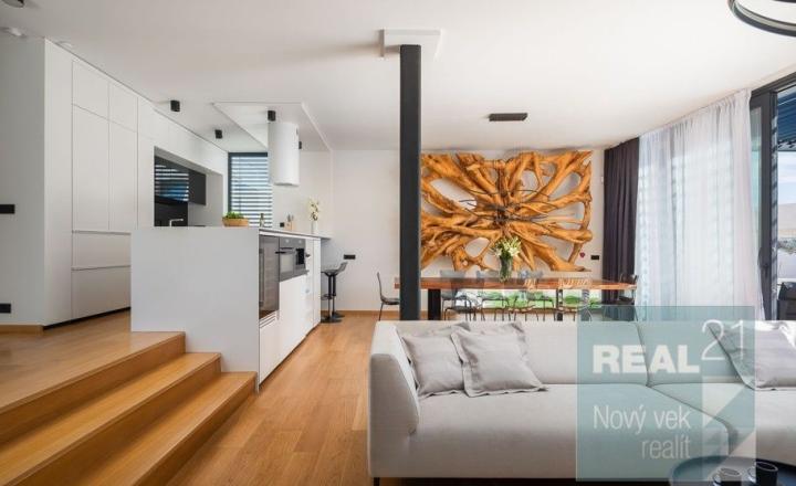 Ponúkame na predaj exkluzívnu modernú vilu nachádzajúcu sa v malebnom prímorskom mestečku Petrčane. - fotografia 48