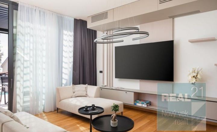 Ponúkame na predaj exkluzívnu modernú vilu nachádzajúcu sa v malebnom prímorskom mestečku Petrčane. - fotografia 51