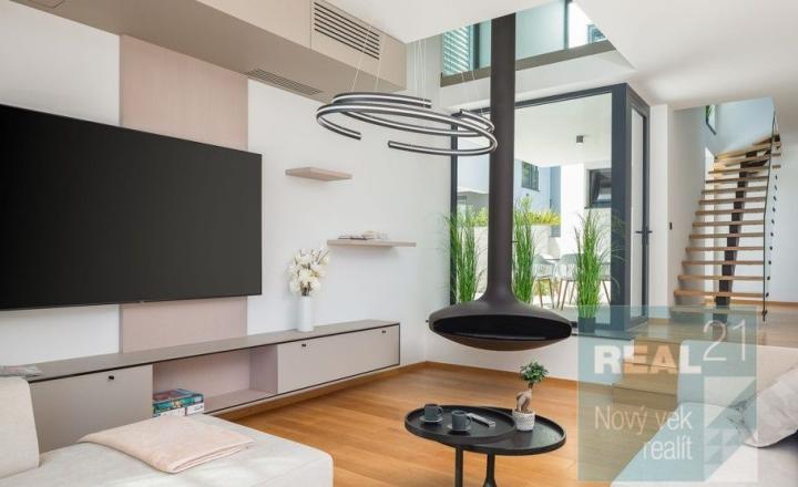 Ponúkame na predaj exkluzívnu modernú vilu nachádzajúcu sa v malebnom prímorskom mestečku Petrčane. - fotografia 52