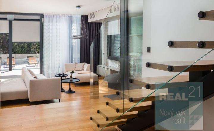 Ponúkame na predaj exkluzívnu modernú vilu nachádzajúcu sa v malebnom prímorskom mestečku Petrčane. - fotografia 61