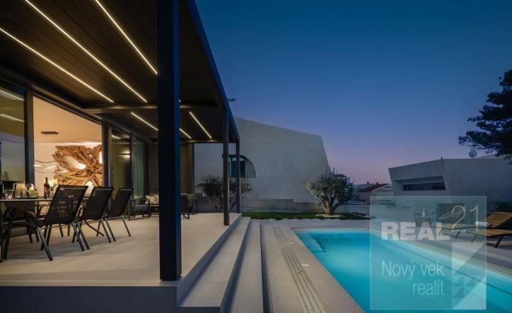 Ponúkame na predaj exkluzívnu modernú vilu nachádzajúcu sa v malebnom prímorskom mestečku Petrčane. - fotografia 84