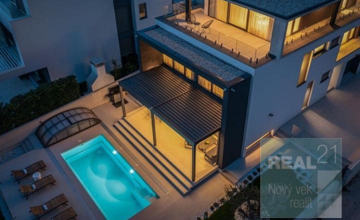 Ponúkame na predaj exkluzívnu modernú vilu nachádzajúcu sa v malebnom prímorskom mestečku Petrčane. - fotografia 86