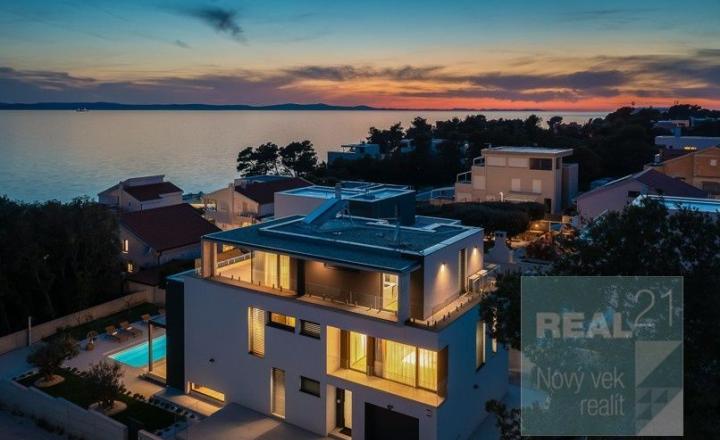 Ponúkame na predaj exkluzívnu modernú vilu nachádzajúcu sa v malebnom prímorskom mestečku Petrčane. - fotografia 87